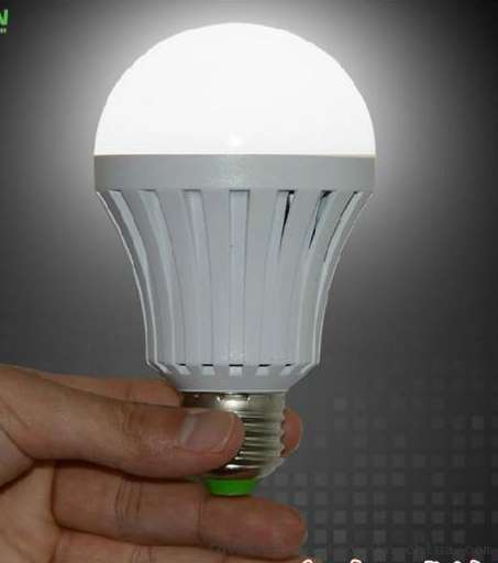 2016外贸新款LED智能应急球泡灯